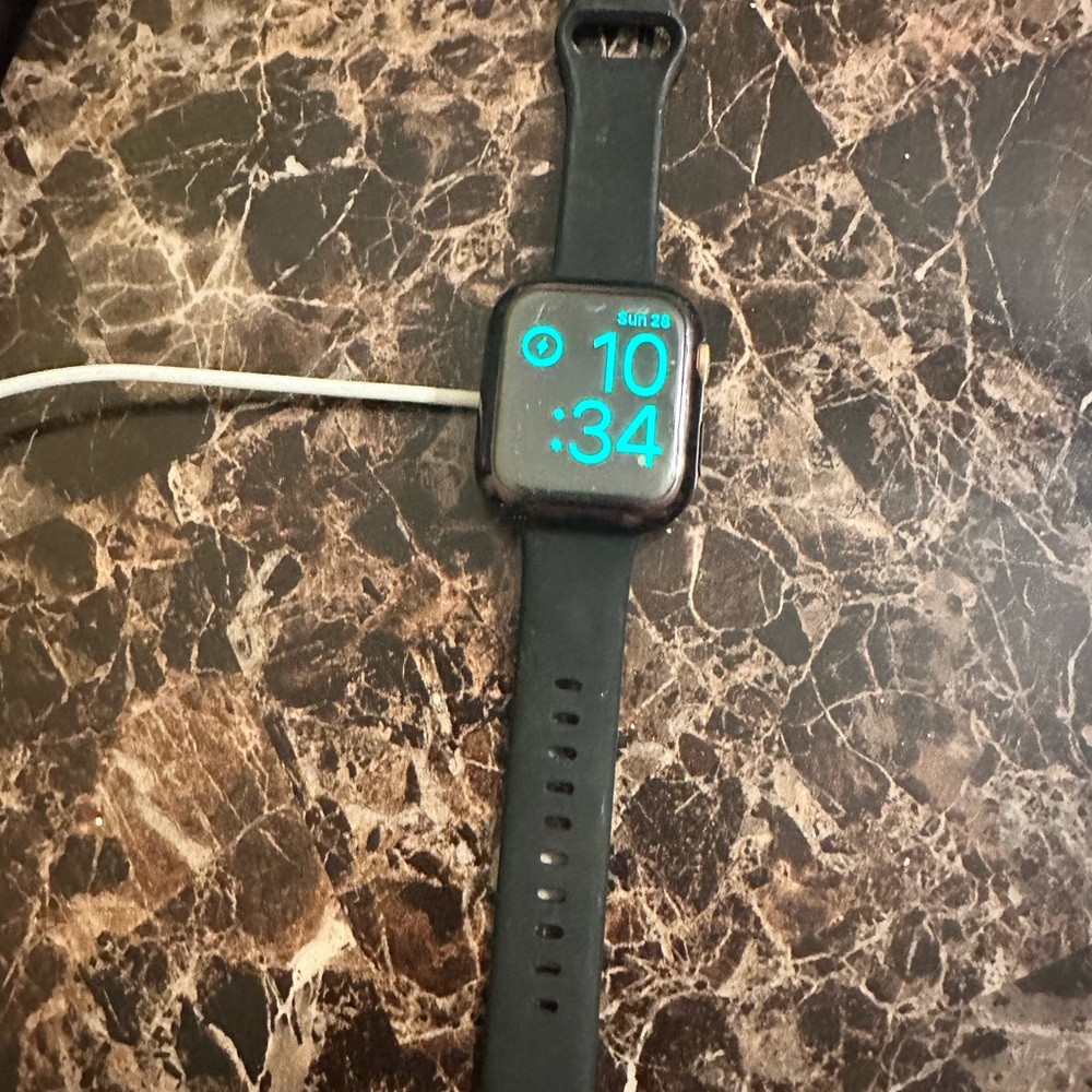Att watch for sale! Apple iwatch 5 charger included!!!mint condition